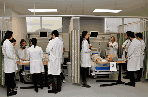 مرکز درمانی دانشگاه آجی بادام